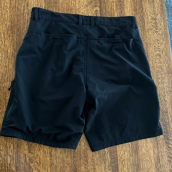 Men’s North Face Black Shorts 32 Waist, Inseam 9”. - Picture 10 of 13